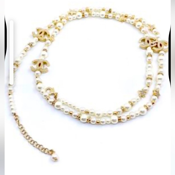 CHANEL Gold and Cream Pearl Necklace - Picture 1 of 4